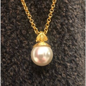 Julie Vos Bee Pearl necklace